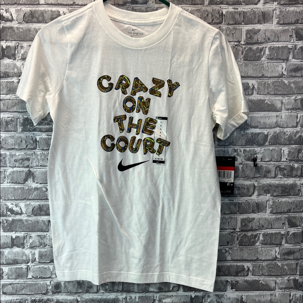 NWT. Boy's Nike White Tee with‎ Graphic Print